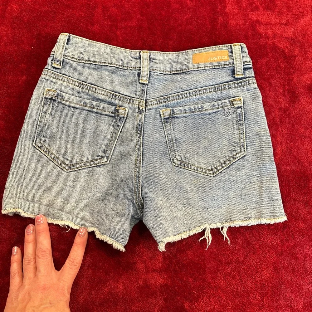 Justice Girls Distressed Denim Shorts Light Wash Frayed Hem Size 8 605830‎
